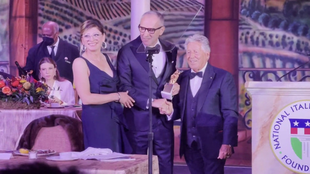 formula-1,-domenicali-premiato-al-gala-niaf-da-mario-andretti