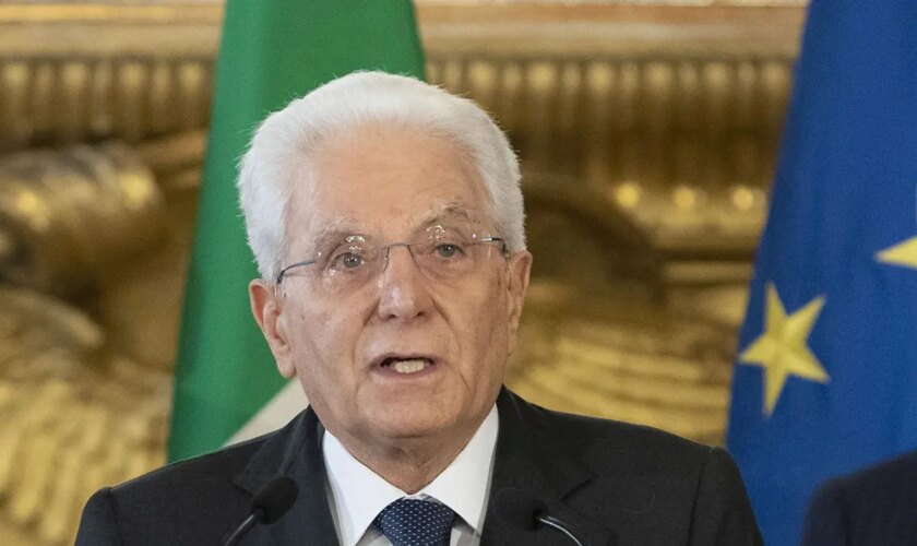 mattarella-“il-paese-guarda-con-fiducia-ai-vigili-del-fuoco”