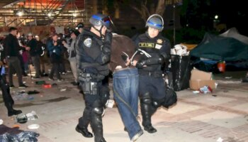 عشرات-الاعتقالات-في-جامعة-كاليفورنيا.-و-بايدن:-أحترم-الاحتجاجات-لا-العنف