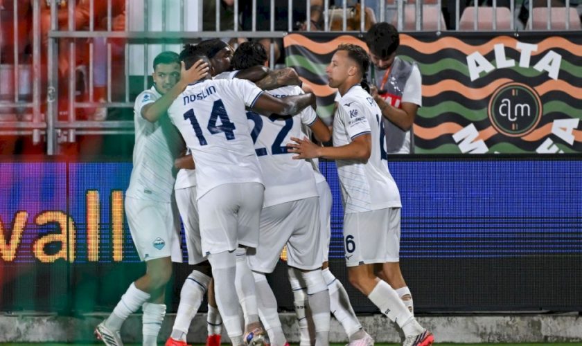 la-lazio-batte-il-venezia-2-0-e-aggancia-roma-e-inter-in-testa