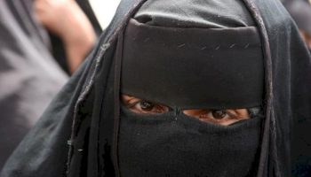 meloni-vieta-burqa-a-scuola-ma-e-solo-primo-passo.-che-accade-nel-resto-d’europa