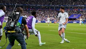 calcio,-francia-italia-1-1,-bastoni-risponde-a-olise