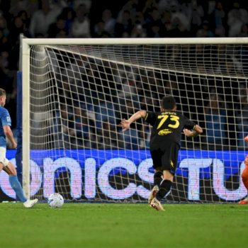 doppietta-de-bruyne-e-gol-di-lang,-al-maradona-il-napoli-batte-3-0-il-frosinone