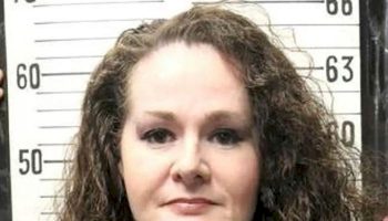 christa-pike-dimessa-dall’ospedale,-la-donna-sopravvissuta-a-due-iniezioni-letali-torna-in-carcere