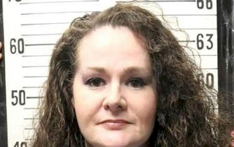 christa-pike-dimessa-dall’ospedale,-la-donna-sopravvissuta-a-due-iniezioni-letali-torna-in-carcere