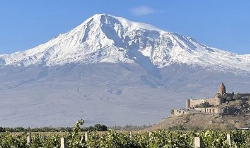 armenia,-la-nuova-guida-verde-touring-tra-monasteri-e-ararat